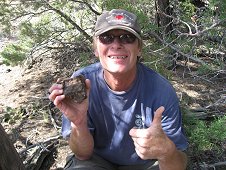 Glorieta Expeditions - Jim Strope finds a 1.3kg meteorite on May 2008 hunt.