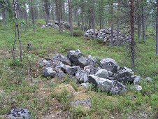 Muonionalusta Expedition - Three ancient Viking tombs in the middle of the forest.